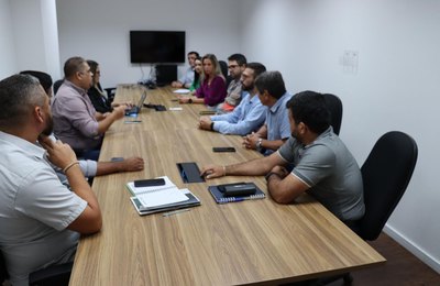 Casal se reúne com técnicos da Equatorial para tratar de migração de energia