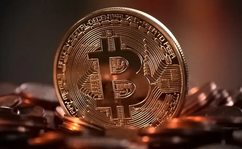 Criptomoedas: bitcoin cai, recuando dos níveis atingidos logo após halving
