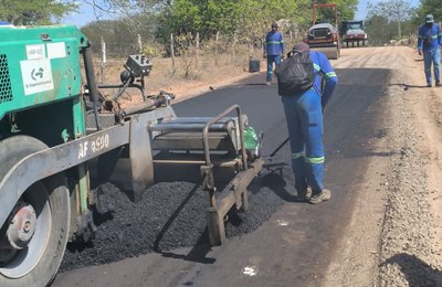 Agora é realidade: Obras de pavimentação no povoado Morros seguem a todo vapor em Delmiro Gouveia