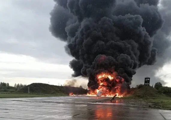 Drone ucraniano destrói bombardeiro supersônico russo, em São Petersburgo