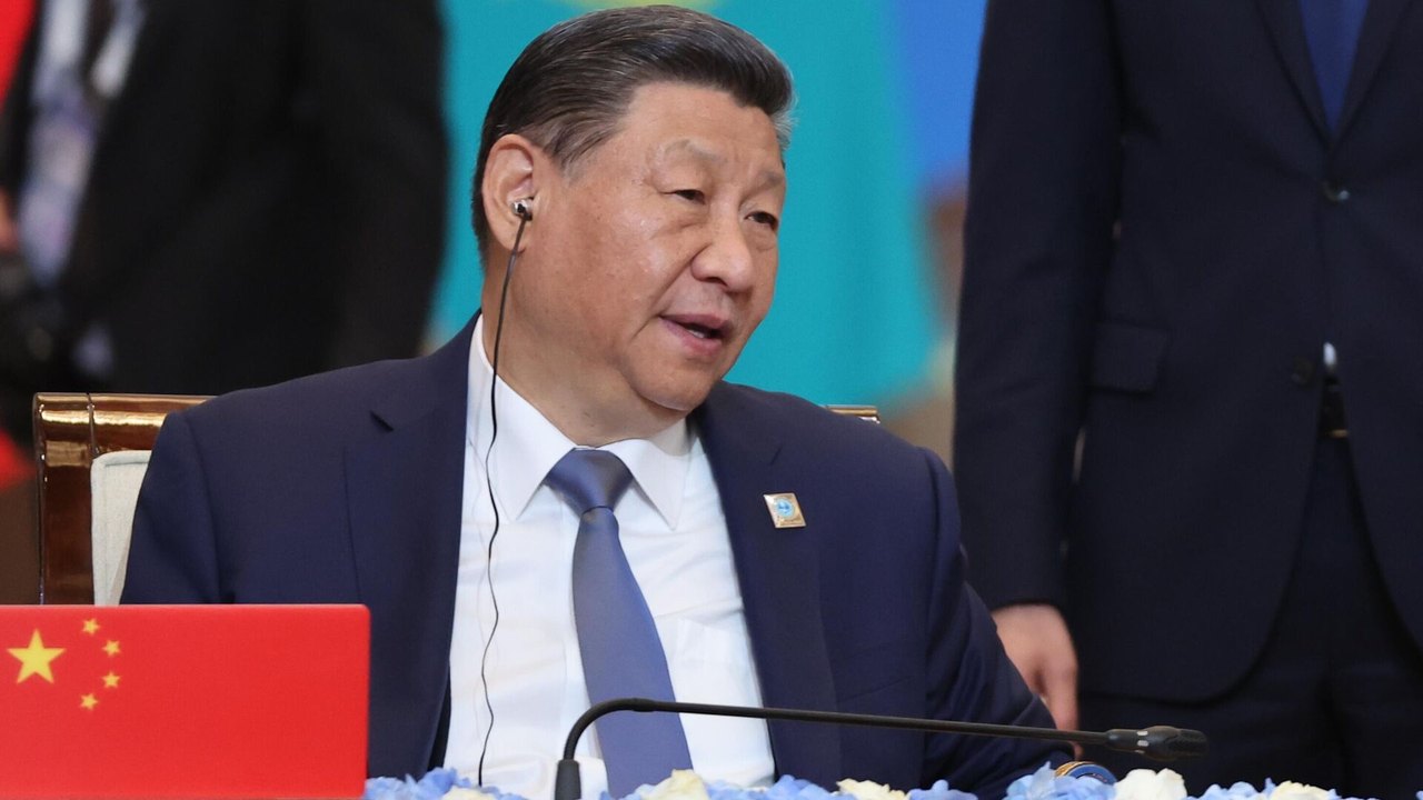 Xi Jinping chega ao Peru para a Cúpula da APEC e inauguração do mega-porto no Pacífico