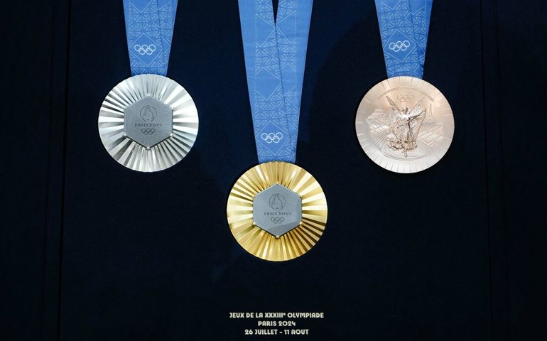 Medalhas dos Jogos Olímpicos de Paris-2024 terão pedaços da Torre Eiffel