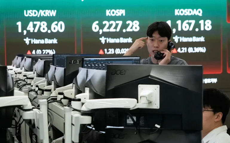 Ações globais mistas e petróleo em queda após Wall Street bater novo recorde com esperanças de cessar-fogo