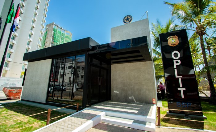 Base da Oplit na Ponta Verde