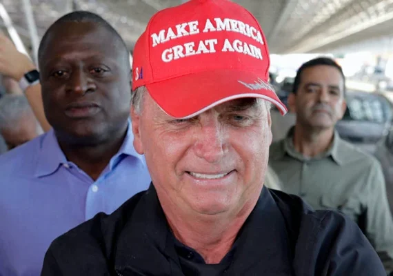 Bolsonaro diz que Trump apoiava sua reeleição e afirma estar pronto para retomar atividades