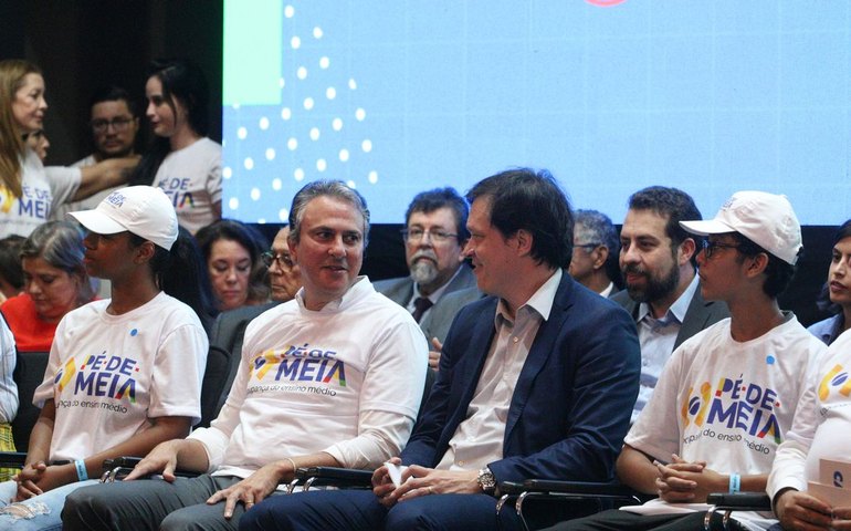 Nova parcela do Pé-de-Meia começa a ser paga nesta segunda-feira, 25