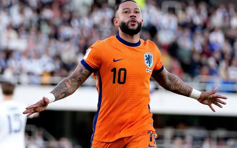 Depay dá assistência, mas Holanda cede empate à Polônia e perde os 100% nas Eliminatórias
