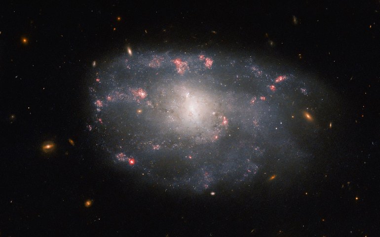 Telescópio James Webb detecta galáxia cuja luz levou 13,52 bilhões de anos para chegar até nós (FOTO)