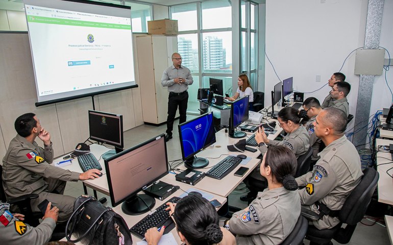 PM e TRE capacitam militares para produção do TCO em crimes eleitorais