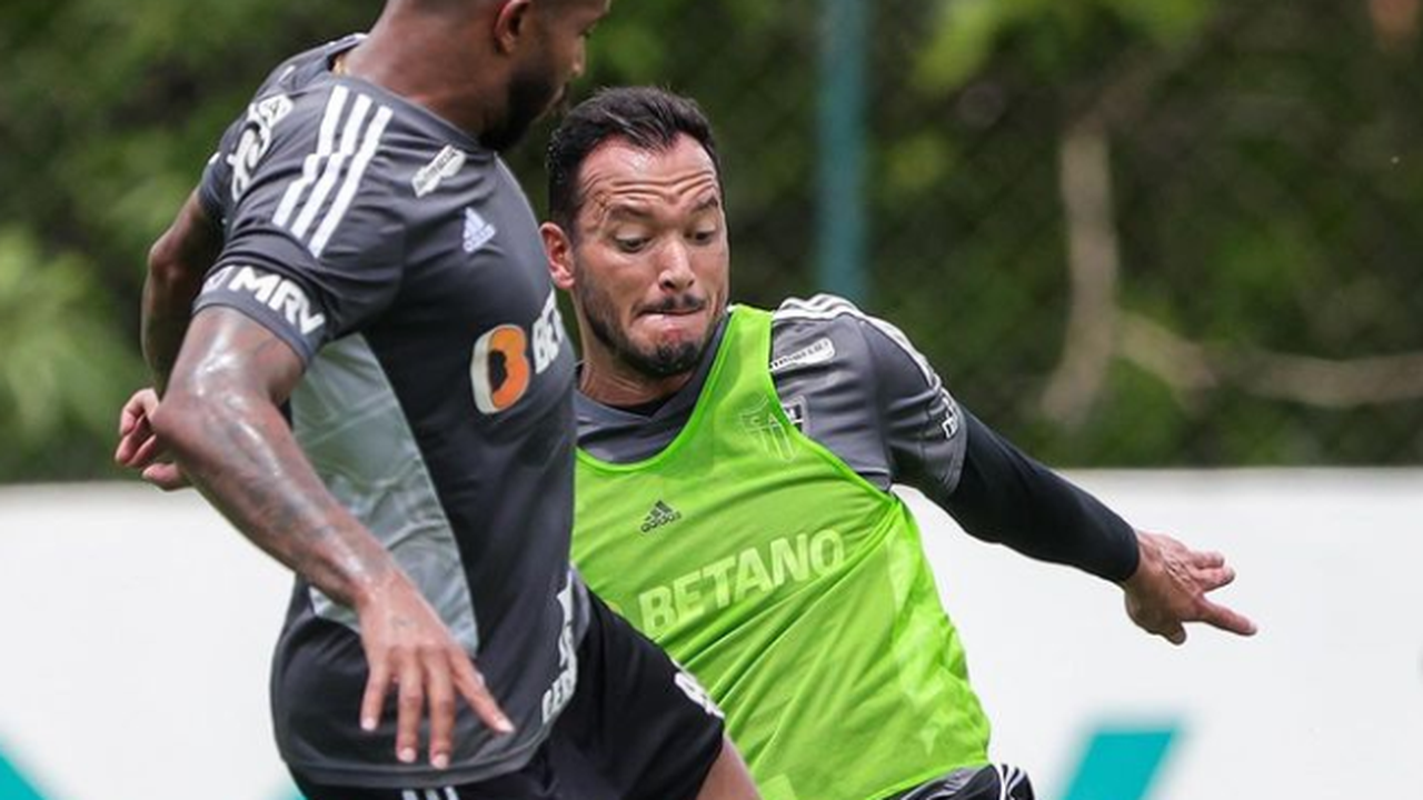 Presidente do Atlético-MG diz que gramado da Arena MRV será sintético