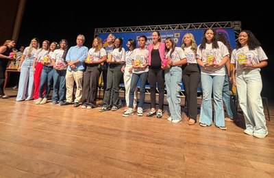 Autora da Lei Liberdade para Menstruar, Cibele Moura participa de entrega de kits do programa “Meu ciclo na escola”