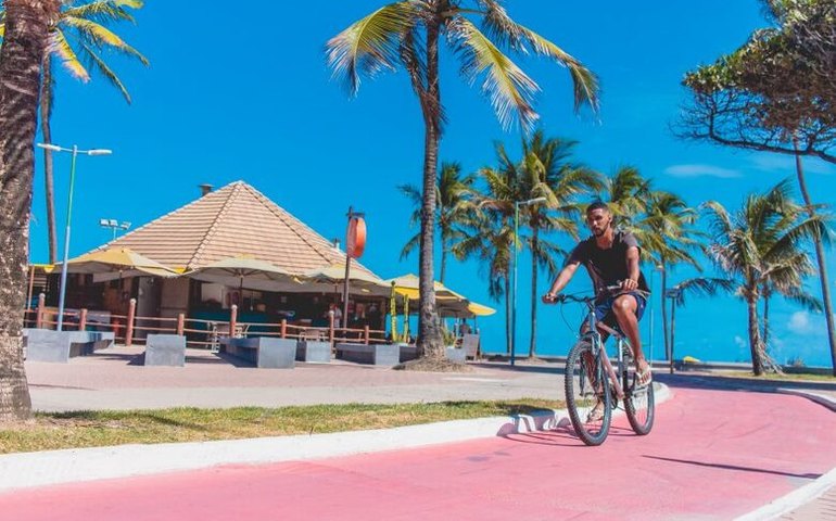 Orla vai ganhar 10 km de ciclofaixa aos domingos com ação da Prefeitura e Carajás
