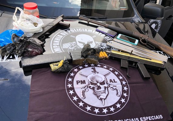 Polícia Militar apreende submetralhadora, carabina e espingarda com mulher em residência no Ouro Preto