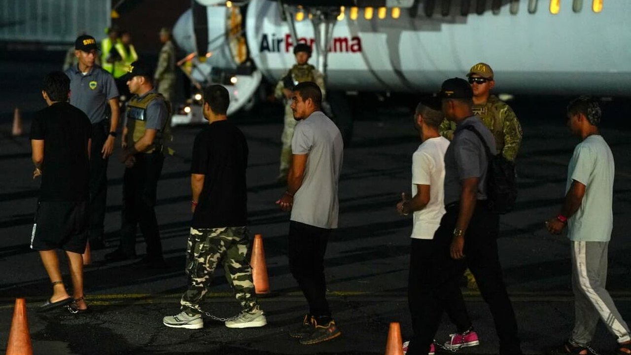 Panamá deporta primeiro grupo de migrantes com antecedentes criminais em acordo com os EUA