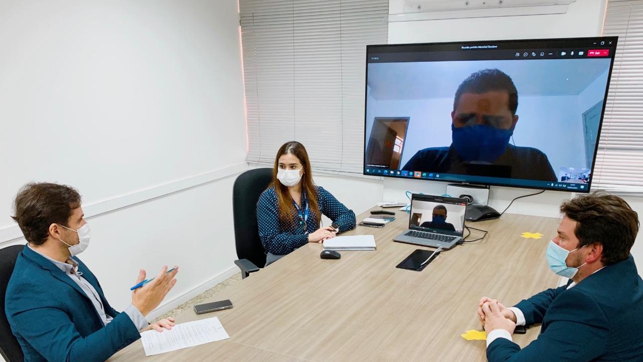 Prefeito Cacau solicita melhorias no fornecimento de energia elétrica em reunião com a Equatorial Alagoas
