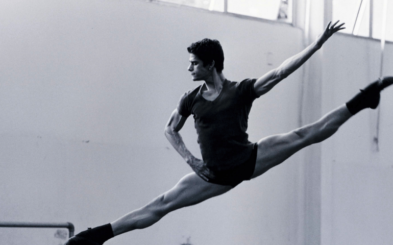 Bailarino Thiago Soares inicia nova fase com estreia de &#8216;Trans Point&#8217;