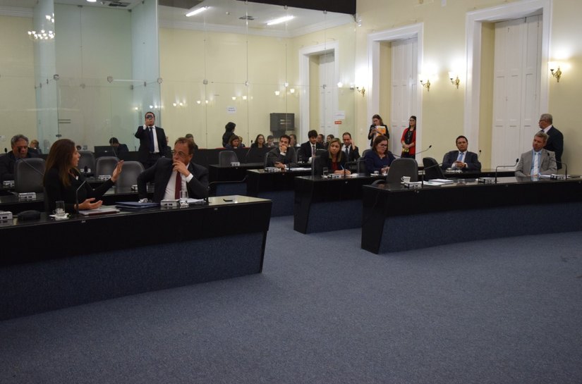 Deputados discutem projeto de lei que altera Estatuto dos Policiais Militares