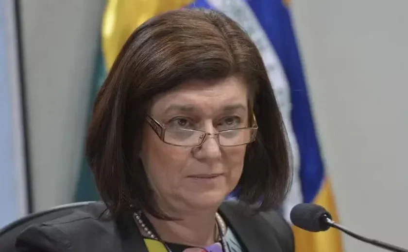 Presidente da Petrobras defende reaproveitamento de plataformas de petróleo