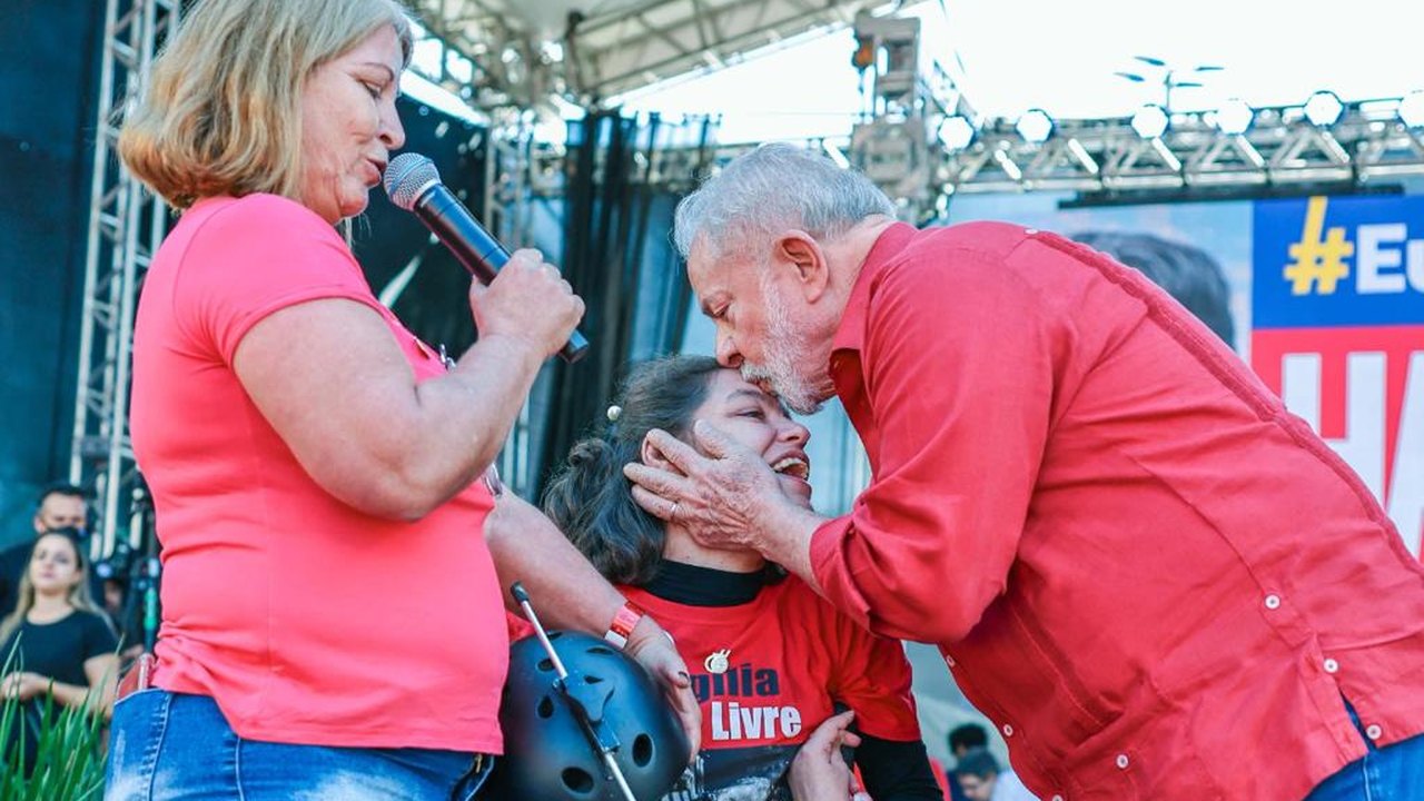 Em Diadema, Lula comemora união para cuidar do povo brasileiro