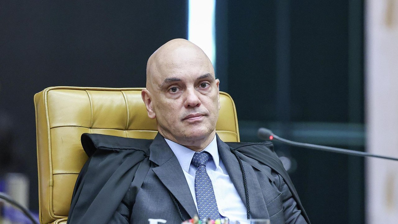 Moraes dá 10 dias para PF ouvir Flávio Bolsonaro por suposta calúnia contra Lula