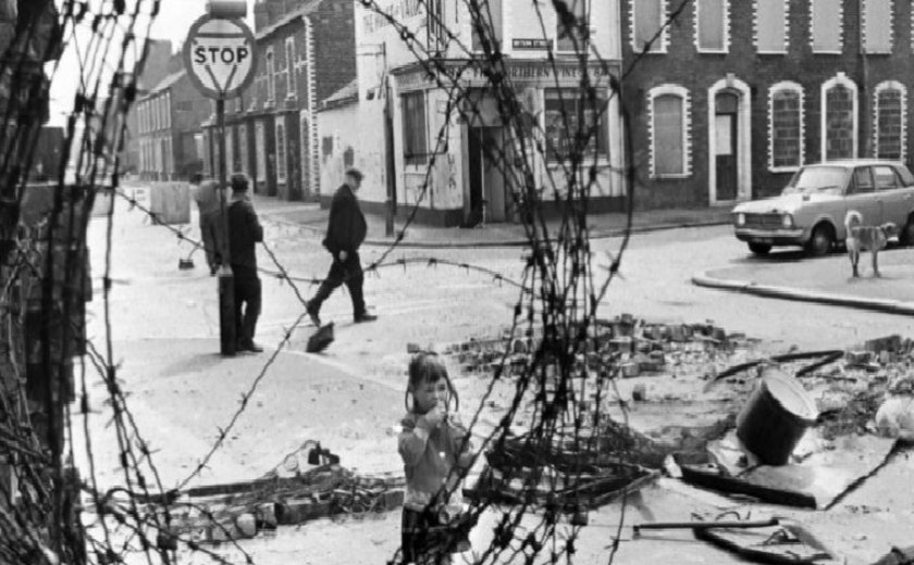 25 anos de paz na Irlanda do Norte à sombra do conflito