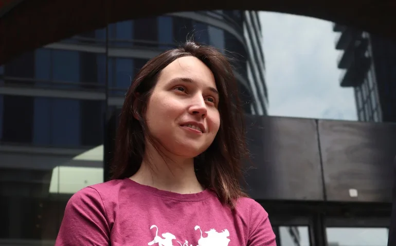 Juiz decide que oficial cancelou indevidamente o visto de acadêmica de Harvard acusado de contrabando de embriões de rã