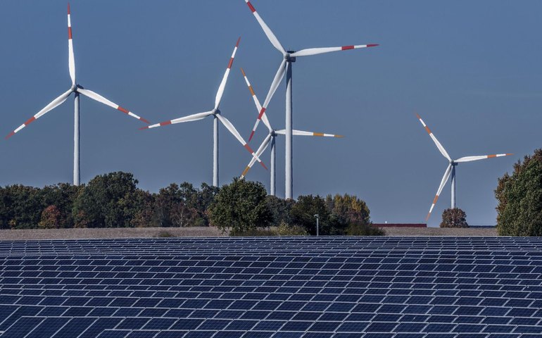 China inaugura usina solar localizada a cerca de 5,3 mil metros acima do nível do mar