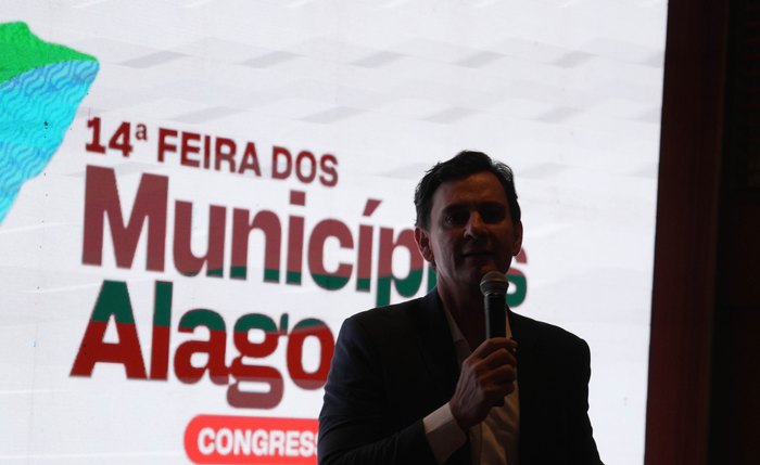 Lançamento reuniu gestores municipais, autoridades e representantes de diversos setores em Maceió