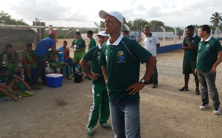 Joécio Barbosa se destaca no sub-20 e será o técnico do Coruripe em 2017