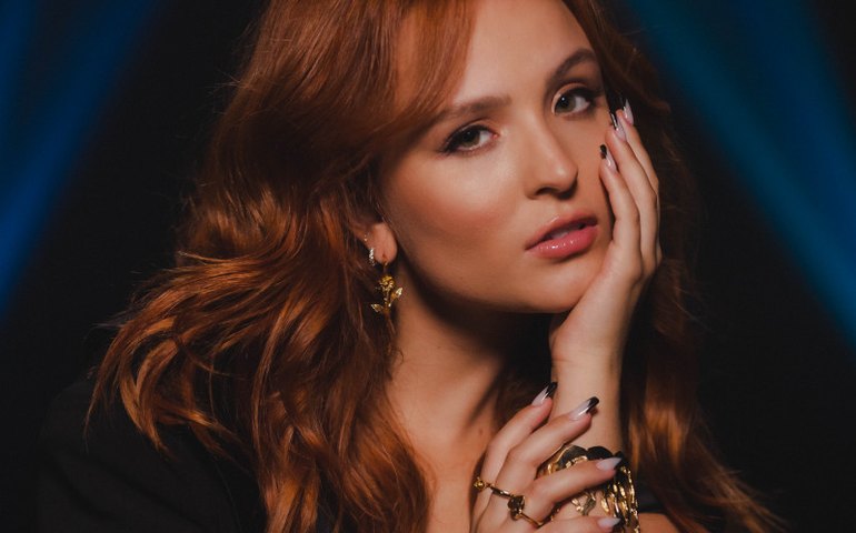 Larissa Manoela lança nova música e clipe