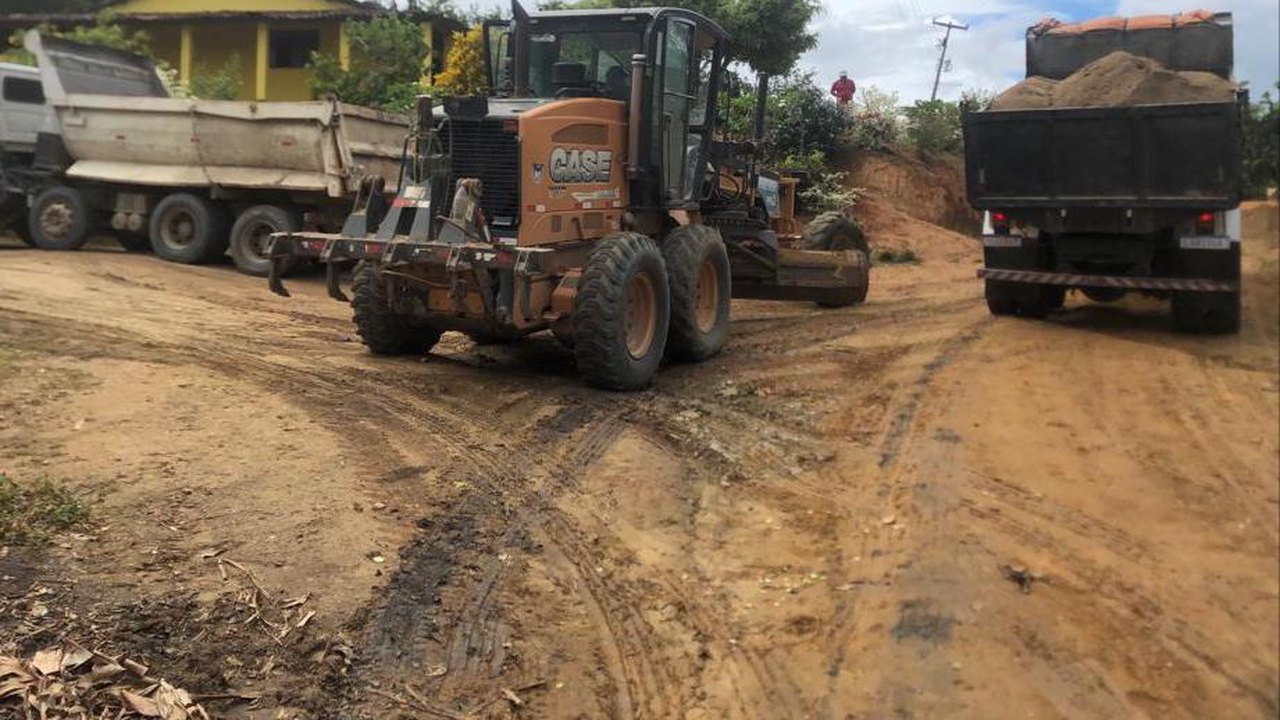 Prefeitura de Santana do Mundaú realiza melhorias nas estradas da zona rural