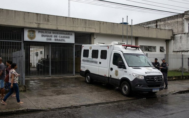 Justiça mantém preso homem acusado de matar ex-companheira em Duque de Caxias e converte flagrante em preventiva