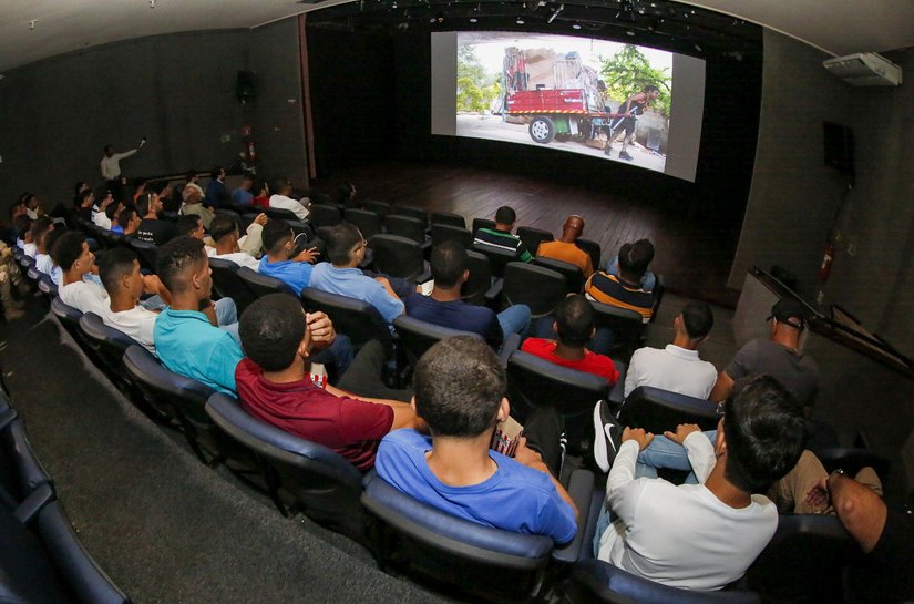 5ª Edição do “Caminhos Literários” leva jovens socioeducandos ao cinema