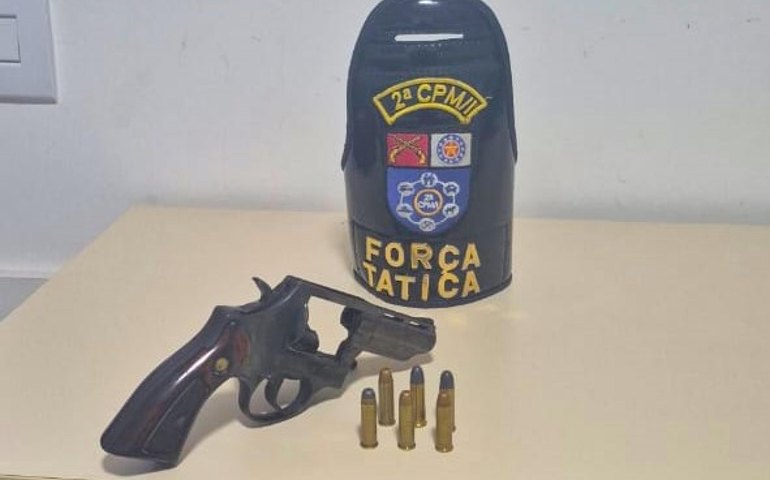 PM prende suspeito de atirar em funcionário de loja no Santo Eduardo no início do mês