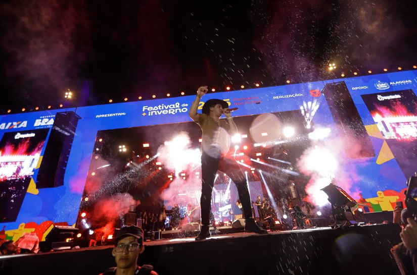 Natanzinho Lima encerra Festival de Inverno de Palmeira com grande show na Estação Ferroviária