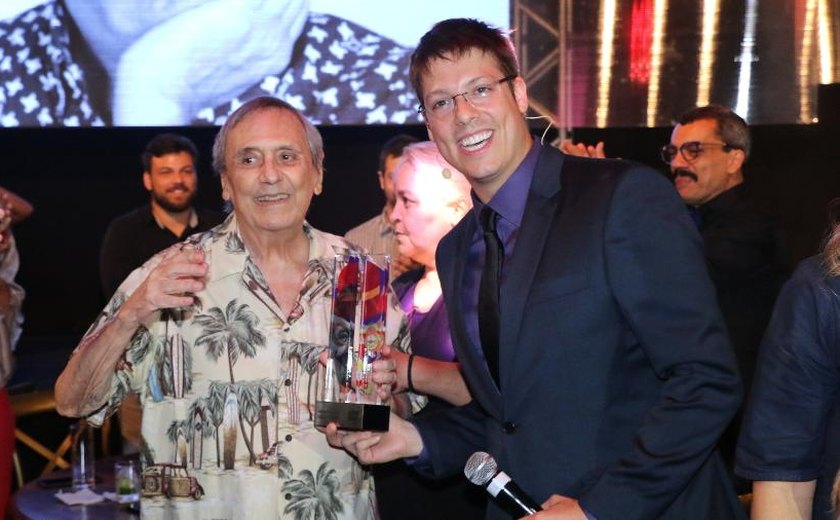 Fábio Porchat homenageia Agildo Ribeiro, que morreu neste sábado