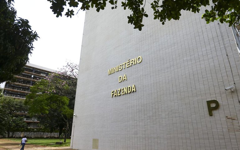 Ministério da Fazenda aumenta para 2,5% estimativa do PIB em 2025