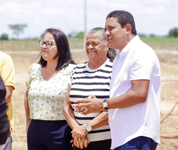 Presença de Júlio Cezar na gestão e fala da vice aprofundam suspeita de tutela da prefeita e reforça a pergunta: quem manda na prefeitura de Palmeira?