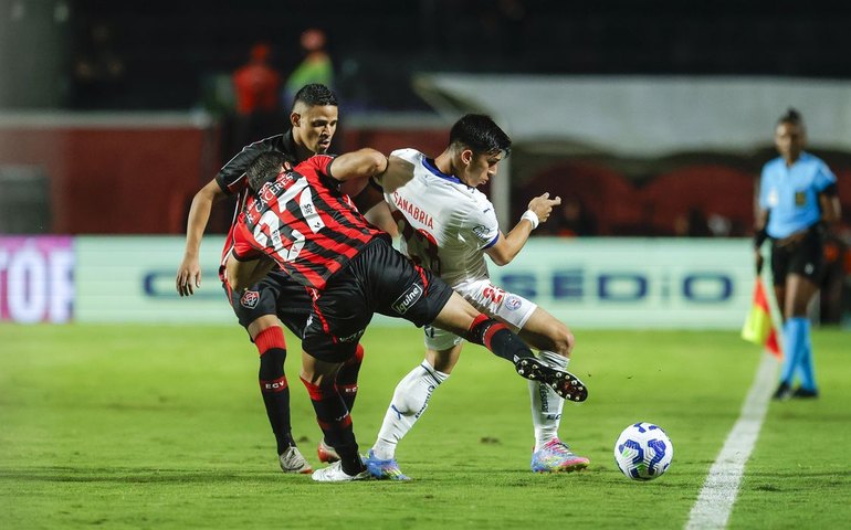 Vitória derrota Bahia e ganha fôlego na luta contra o rebaixamento