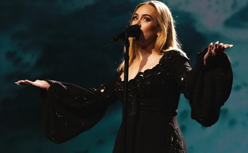 Adele chora em show e revela medo: 'Não sei quando vou voltar'; veja