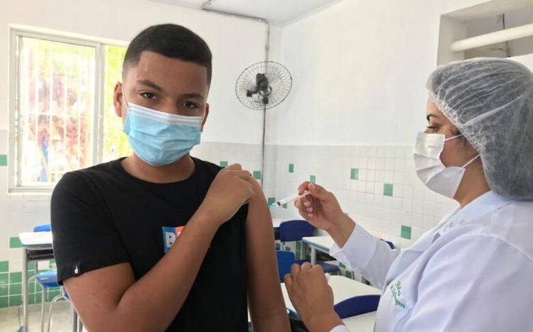 Confira novo cronograma de vacinação contra a Covid-19 nas escolas