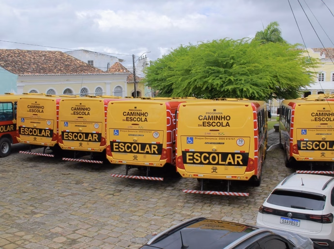 Prefeitura de Penedo entregará 10 ônibus escolares e 40 geladeiras industriais nessa sexta-feira (19)