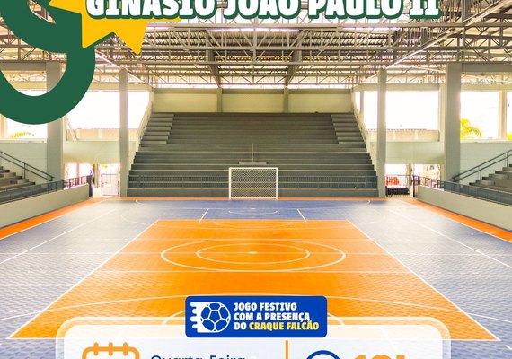 Prefeito Luciano Barbosa entrega ginásio reformado com presença do craque Falcão em Arapiraca