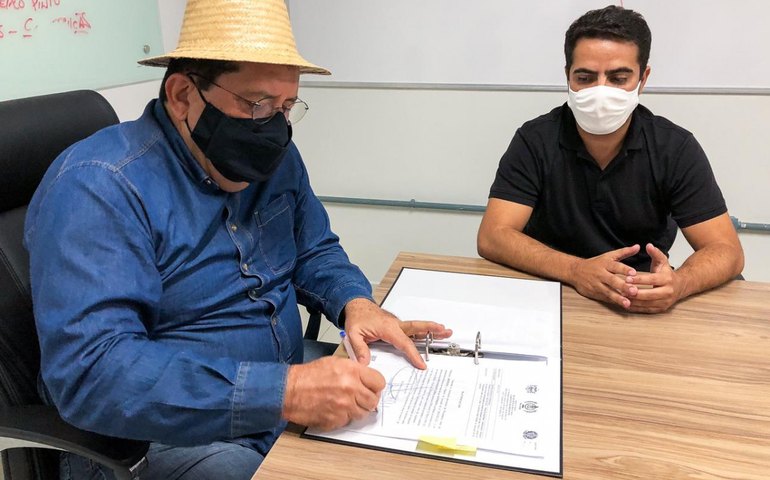 Prefeito Gilberto Gonçalves assina Ordem de Serviço para construção de novo acesso à cidade de Rio Largo