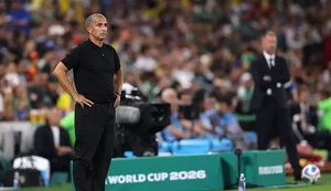 Sabri Lamouchi não suportou a pressão e foi derrubado após estreia