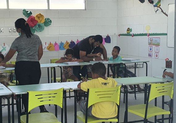 Nosso Lar lança livro 'Alento' para ajudar no enxoval de crianças da creche da instituição