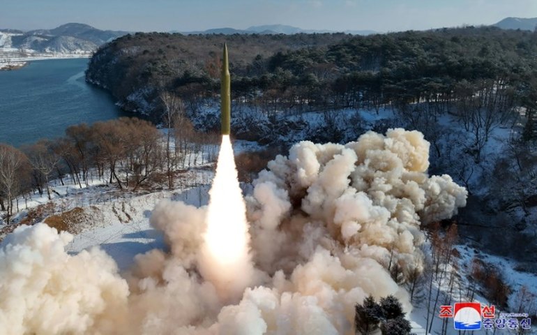 Coreia do Norte dispara vários mísseis de cruzeiro ao mar