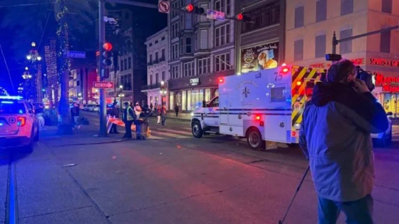 Prefeita de Nova Orleans chama atropelamento de 'ataque terrorista'; FBI investiga bomba