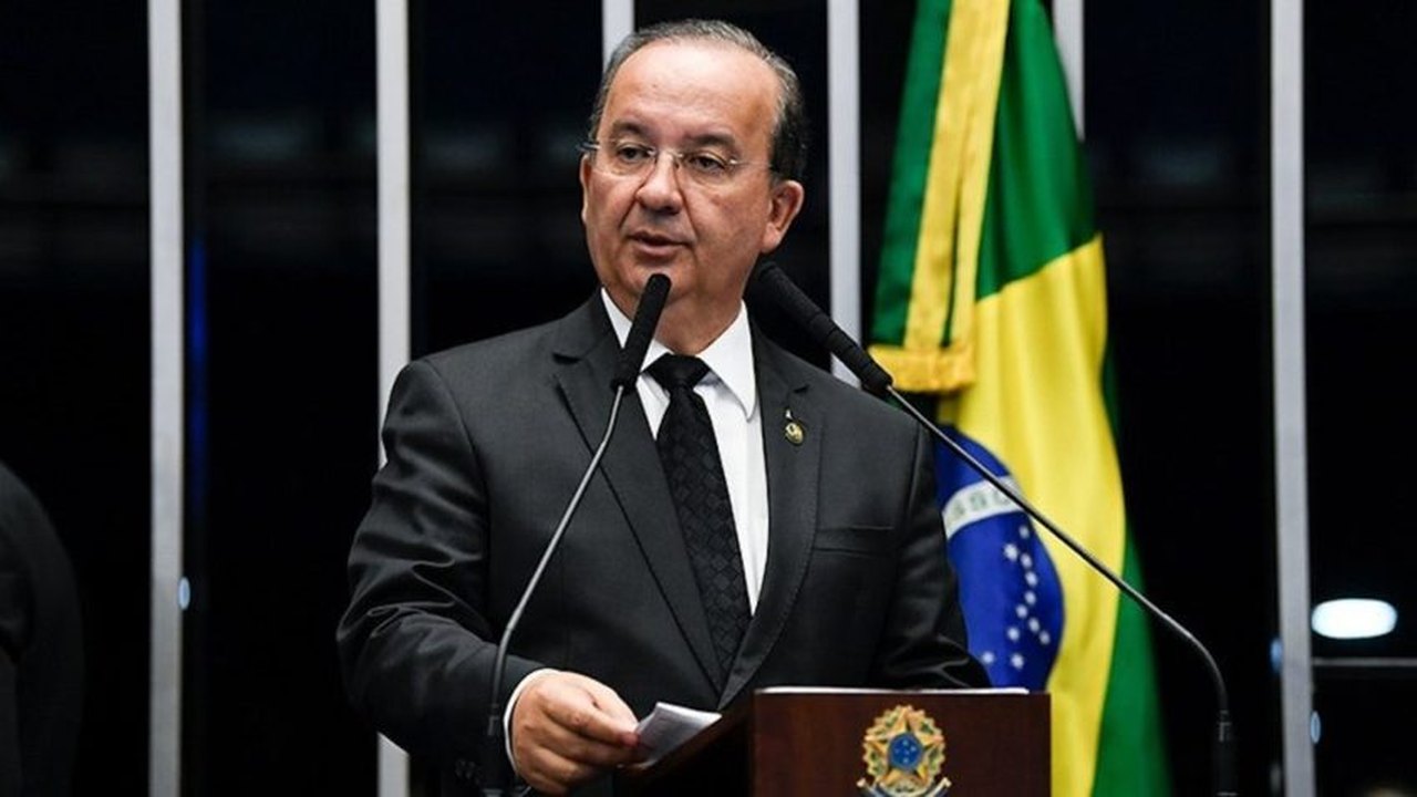 Jorginho Mello evita se posicionar em disputa pelo Senado, mas elogia deputada que criticou candidatura de Carlos