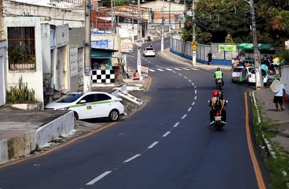 TRANSITO RUA CLAUDIO BATISTA / Foto: André Moreira/PMA